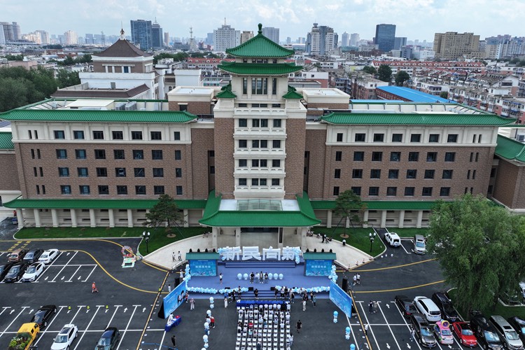 长春城市文旅微短剧《云上天蓝》新闻发布会1日在长春历史文化博物馆举行。